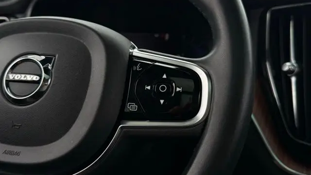 2023 Volvo XC60 B5 Plus Dark Theme