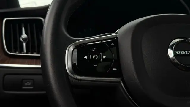 2023 Volvo XC60 B5 Plus Dark Theme