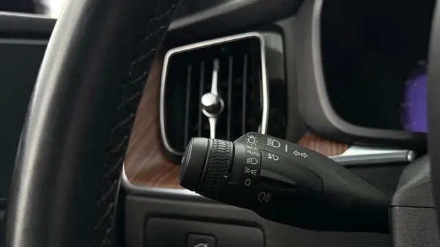 2023 Volvo XC60 B5 Plus Dark Theme