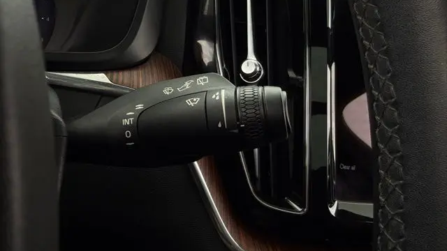 2023 Volvo XC60 B5 Plus Dark Theme