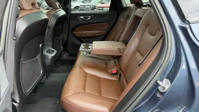 2023 Volvo XC60 B5 Plus Dark Theme