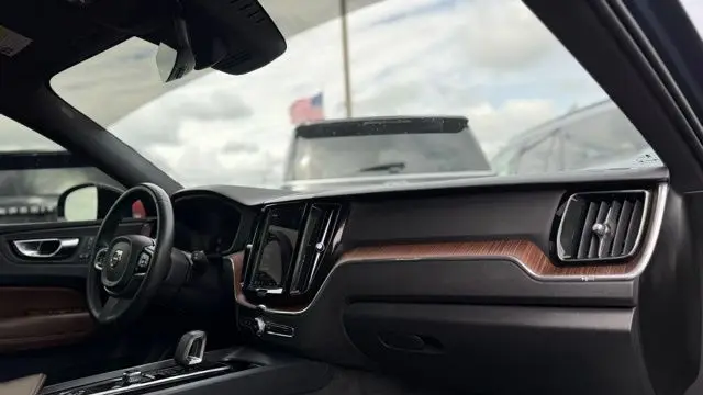 2023 Volvo XC60 B5 Plus Dark Theme