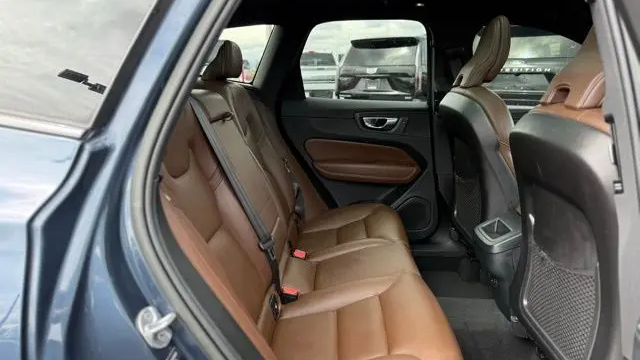 2023 Volvo XC60 B5 Plus Dark Theme