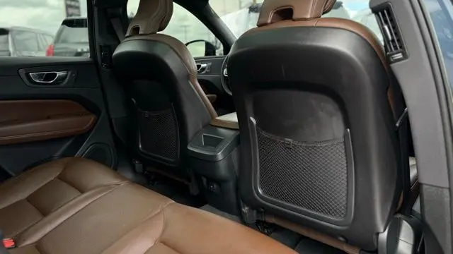 2023 Volvo XC60 B5 Plus Dark Theme