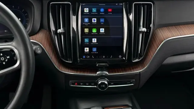 2023 Volvo XC60 B5 Plus Dark Theme