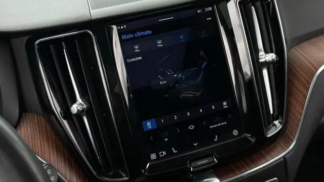 2023 Volvo XC60 B5 Plus Dark Theme