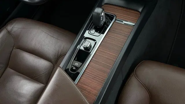 2023 Volvo XC60 B5 Plus Dark Theme