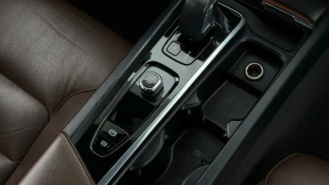 2023 Volvo XC60 B5 Plus Dark Theme