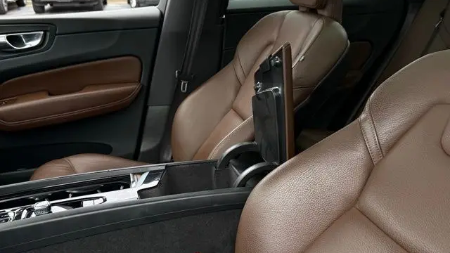 2023 Volvo XC60 B5 Plus Dark Theme