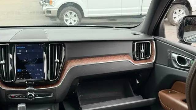 2023 Volvo XC60 B5 Plus Dark Theme