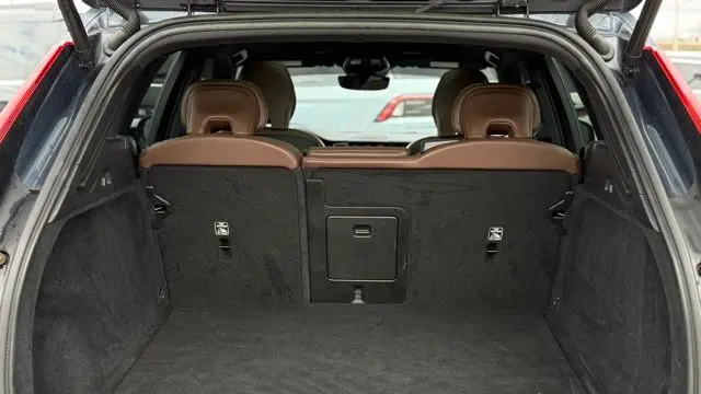2023 Volvo XC60 B5 Plus Dark Theme