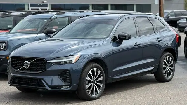 2023 Volvo XC60 B5 Plus Dark Theme