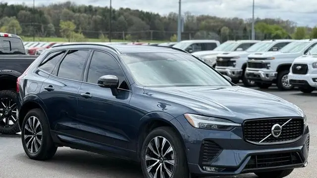 2023 Volvo XC60 B5 Plus Dark Theme