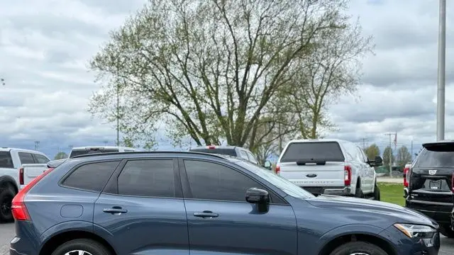 2023 Volvo XC60 B5 Plus Dark Theme
