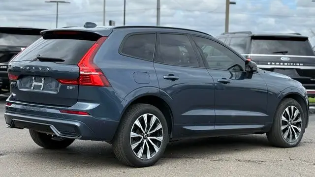 2023 Volvo XC60 B5 Plus Dark Theme