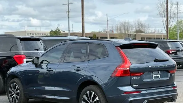 2023 Volvo XC60 B5 Plus Dark Theme