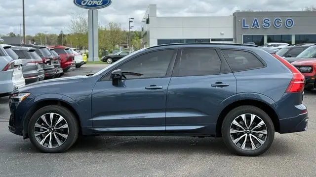 2023 Volvo XC60 B5 Plus Dark Theme