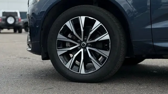 2023 Volvo XC60 B5 Plus Dark Theme