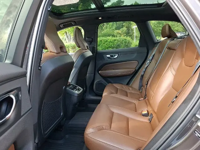 2022 Volvo XC60 - $28,988