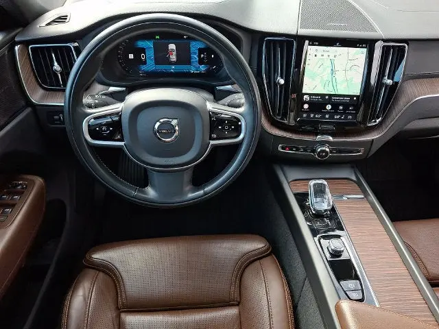 2022 Volvo XC60 - $28,988