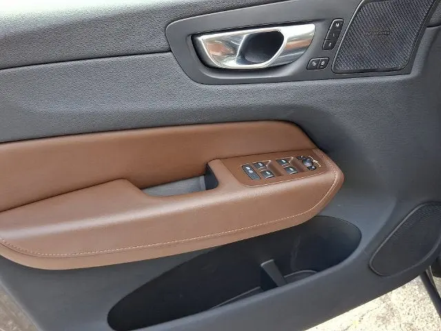 2022 Volvo XC60 - $28,988