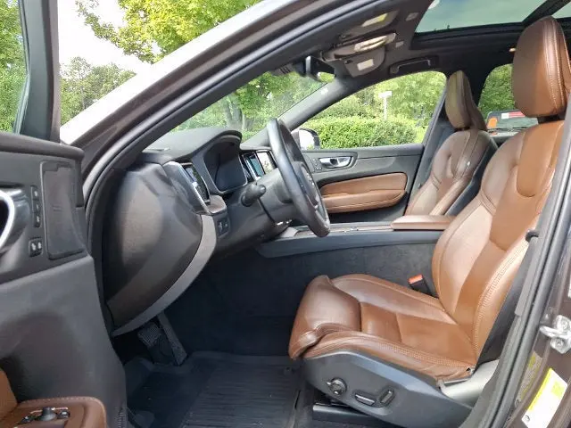 2022 Volvo XC60 - $28,988