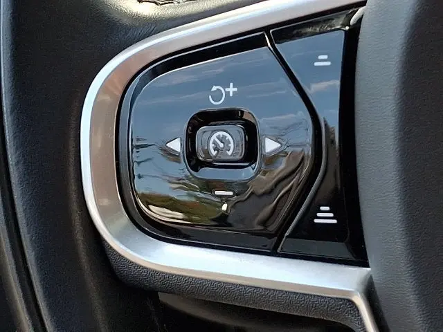 2022 Volvo XC60 - $28,988