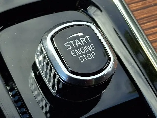 2022 Volvo XC60 - $28,988