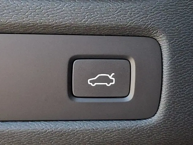 2022 Volvo XC60 - $28,988