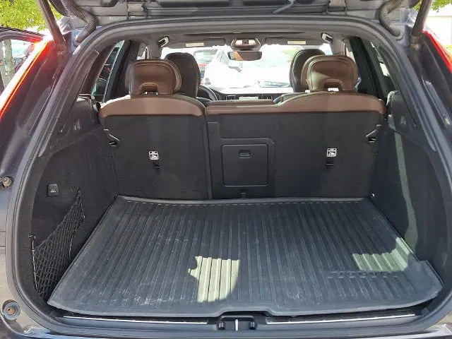 2022 Volvo XC60 - $28,988