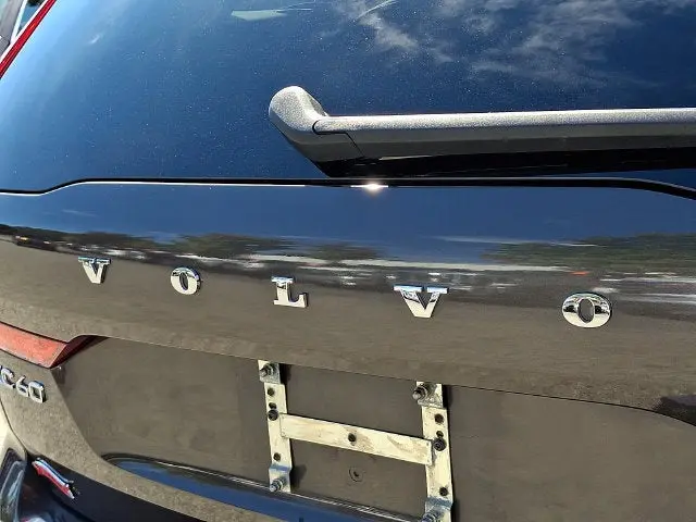 2022 Volvo XC60 - $28,988