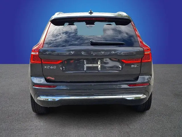 2022 Volvo XC60 - $28,988