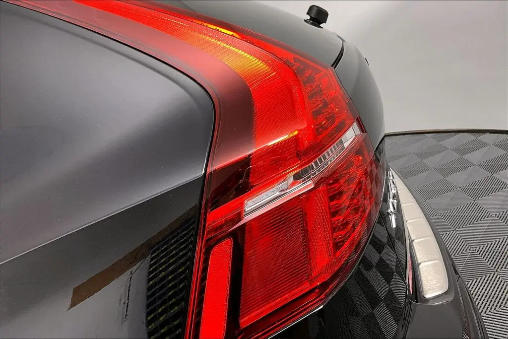 2024 Volvo XC60 - $37,941