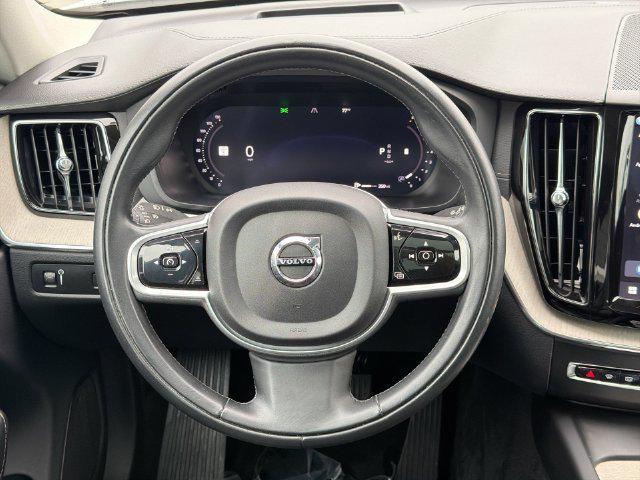 2022 Volvo XC60 - $28,434