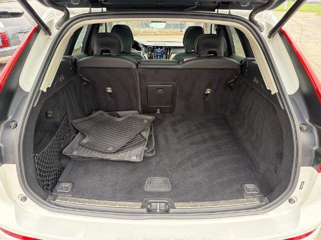 2022 Volvo XC60 - $28,434
