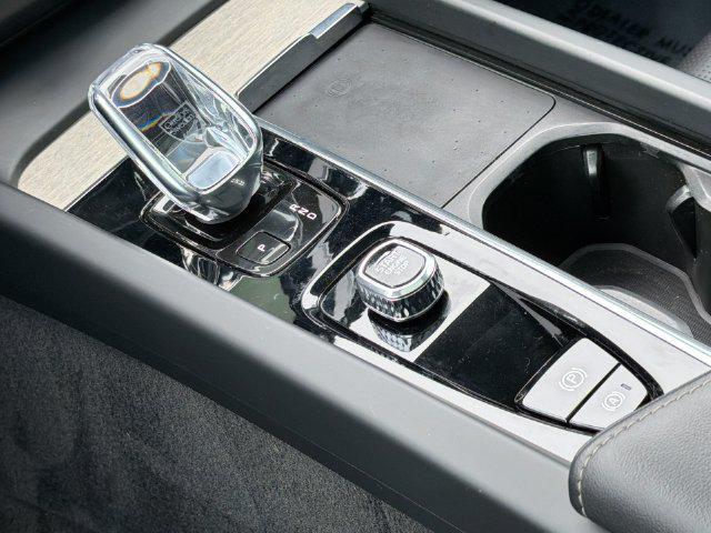 2022 Volvo XC60 - $28,434