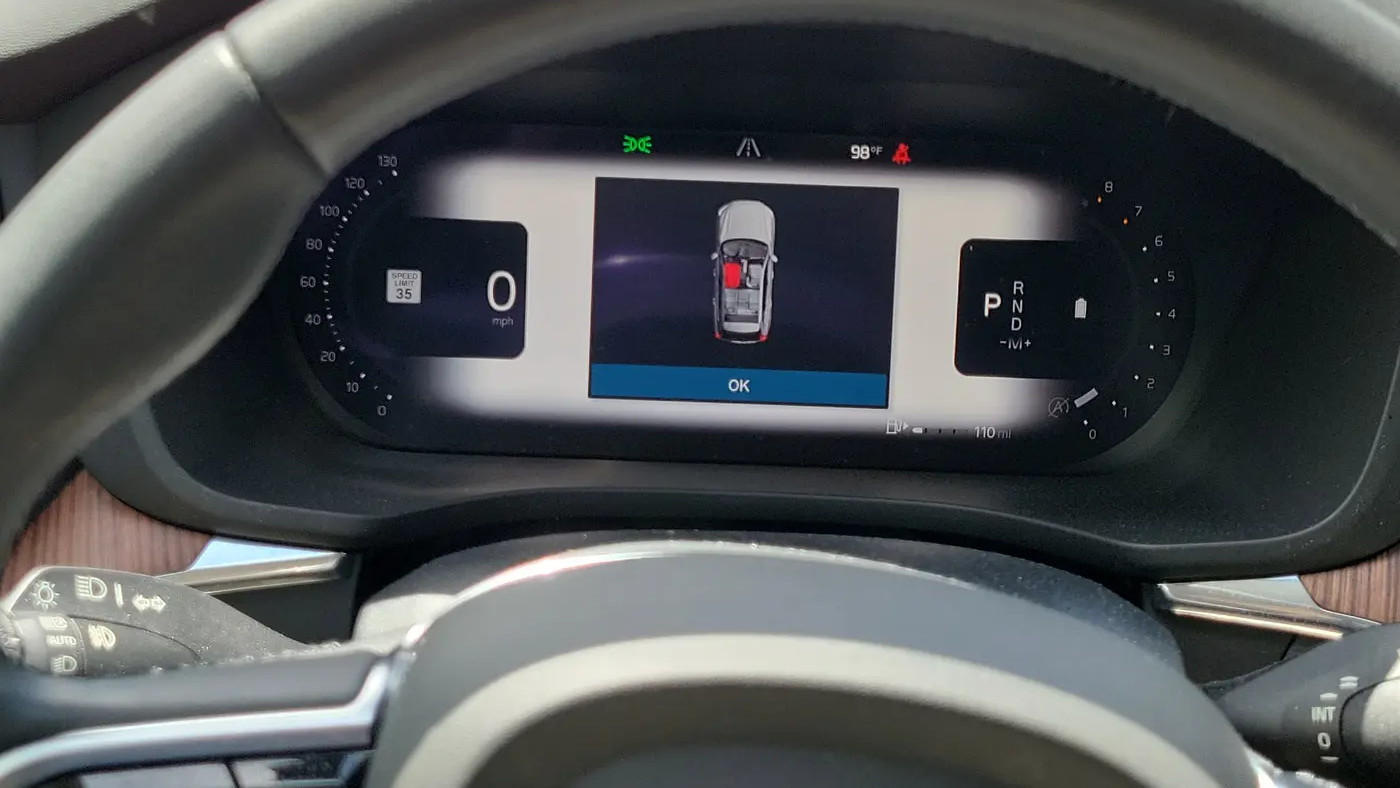 2023 Volvo XC60 B5 Plus Dark Theme