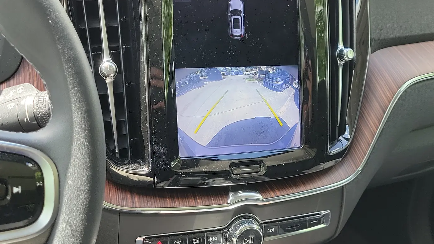 2023 Volvo XC60 B5 Plus Dark Theme