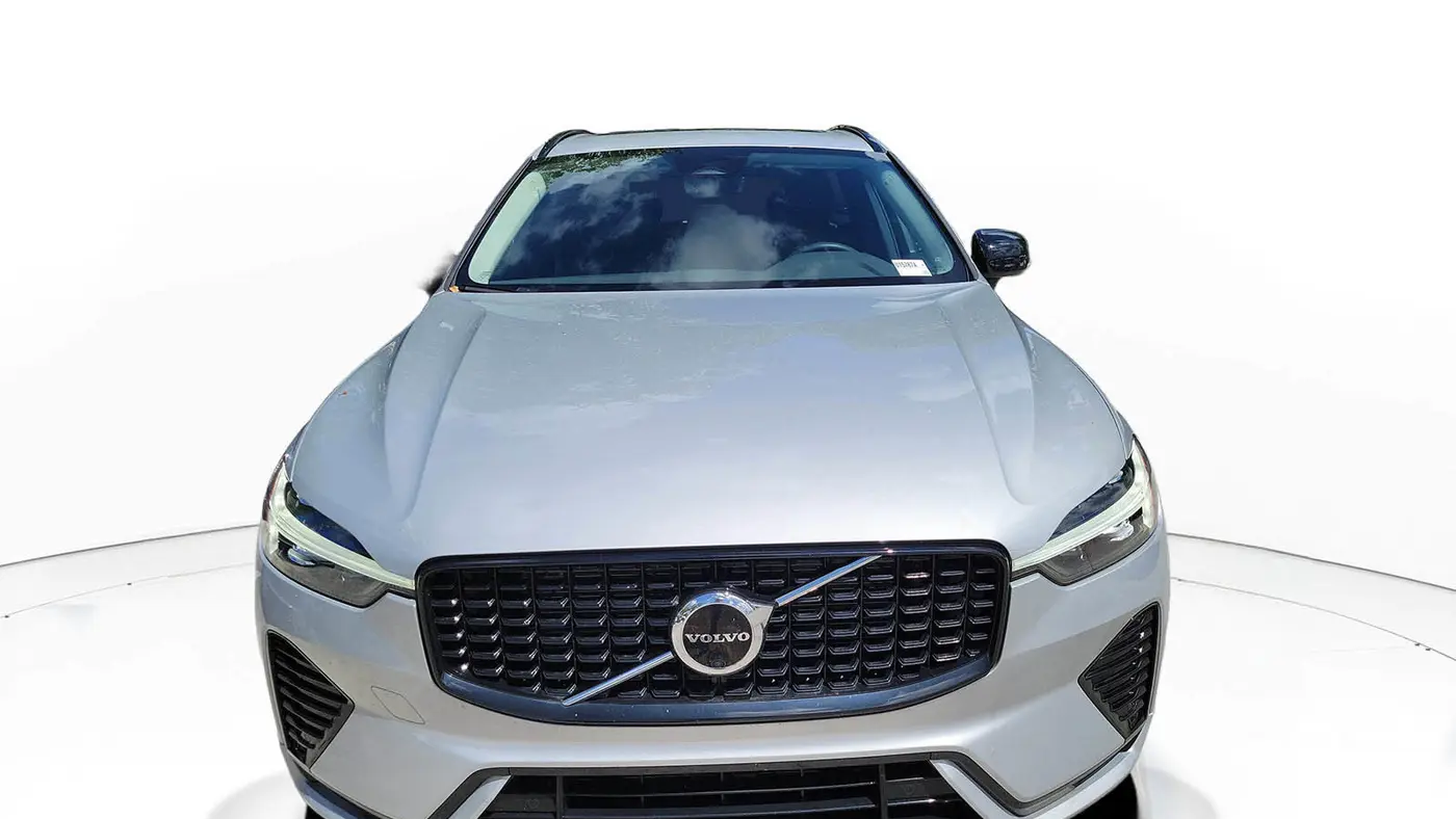 2023 Volvo XC60 B5 Plus Dark Theme