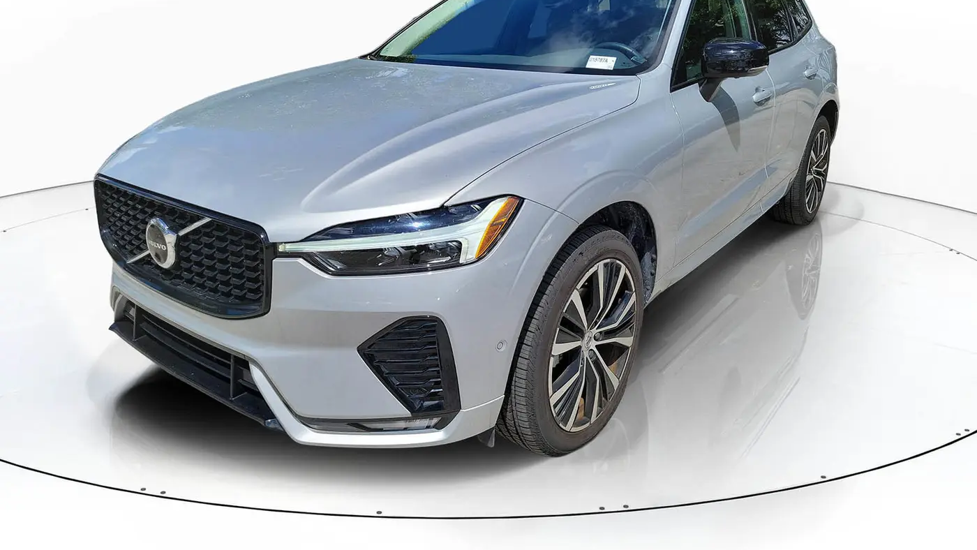 2023 Volvo XC60 B5 Plus Dark Theme
