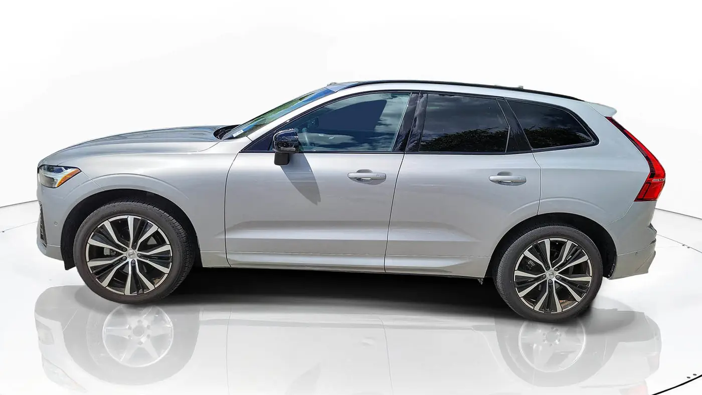 2023 Volvo XC60 B5 Plus Dark Theme