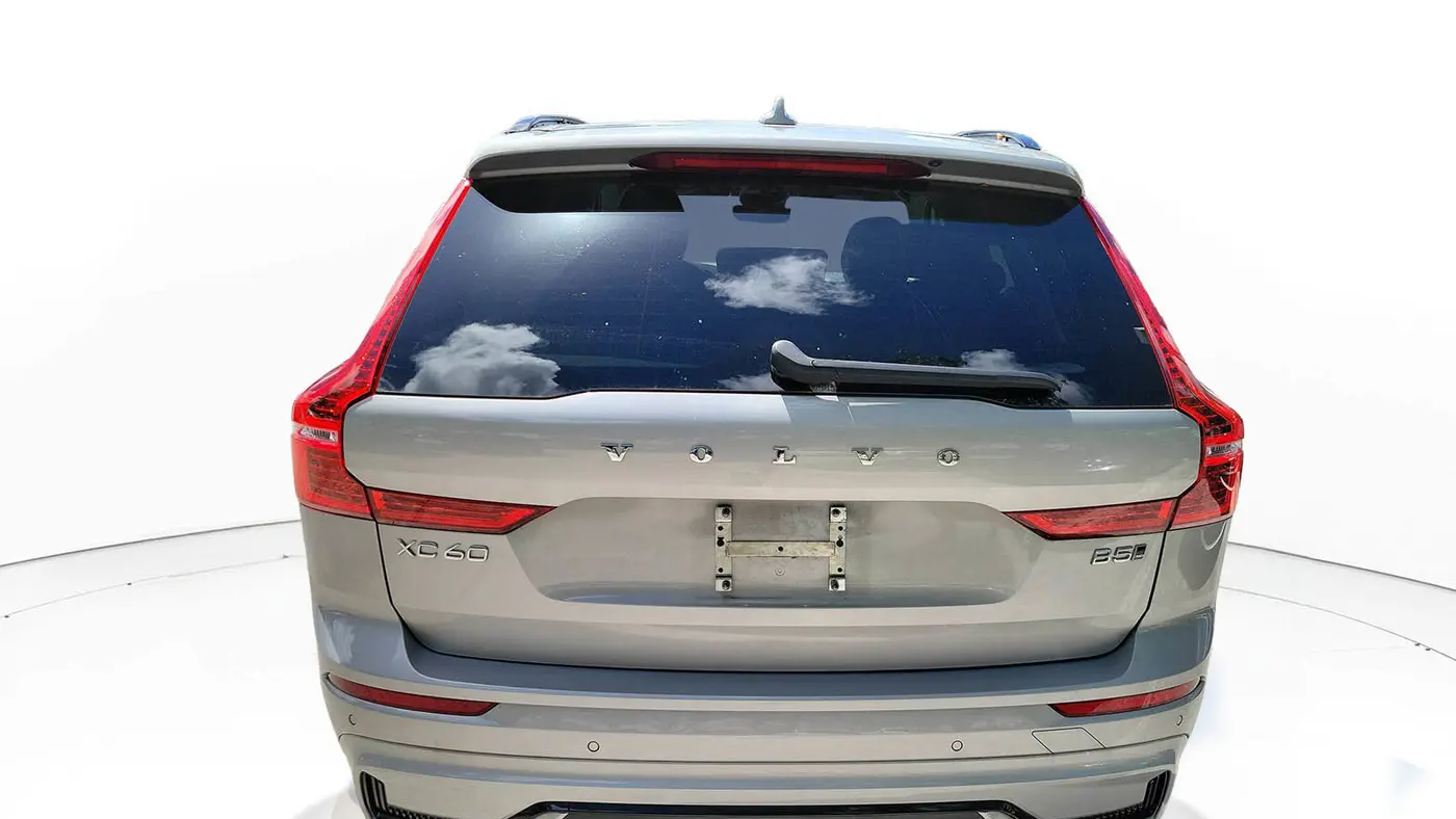 2023 Volvo XC60 B5 Plus Dark Theme