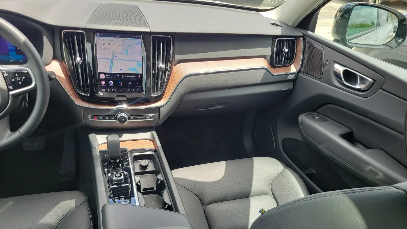 2023 Volvo XC60 B5 Plus Dark Theme
