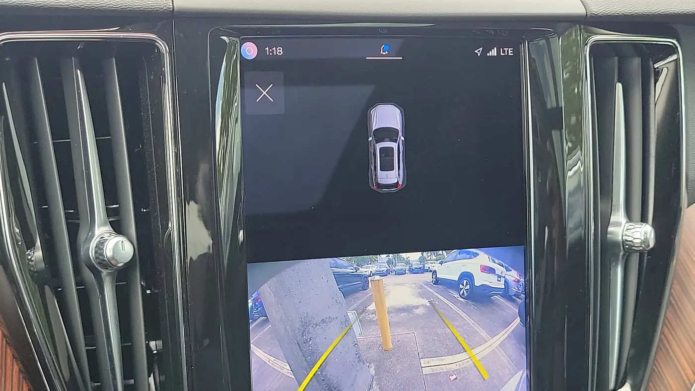 2023 Volvo XC60 B5 Plus Dark Theme