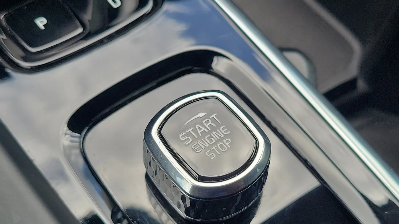 2023 Volvo XC60 B5 Plus Dark Theme