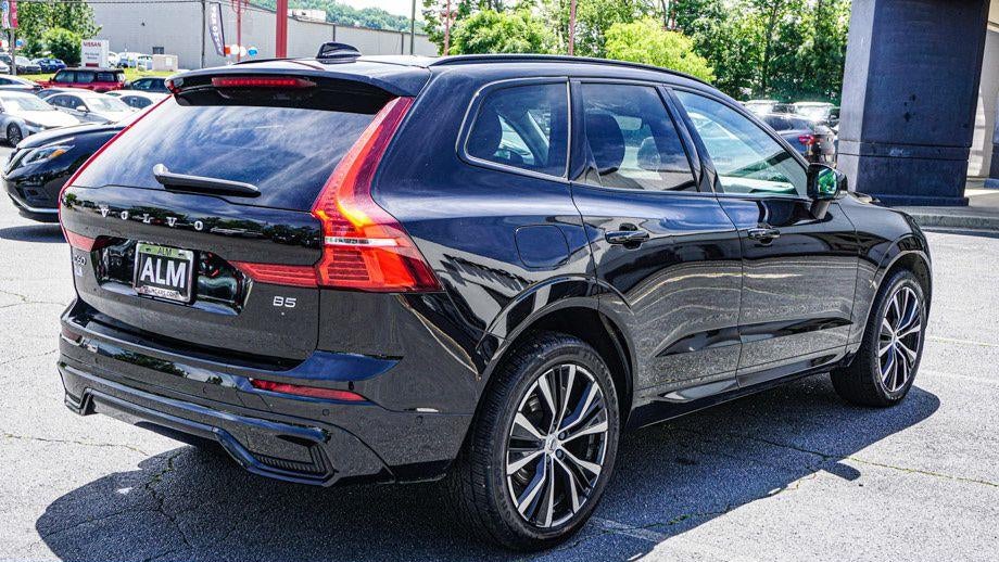 2024 Volvo XC60 B5 Plus Dark Theme