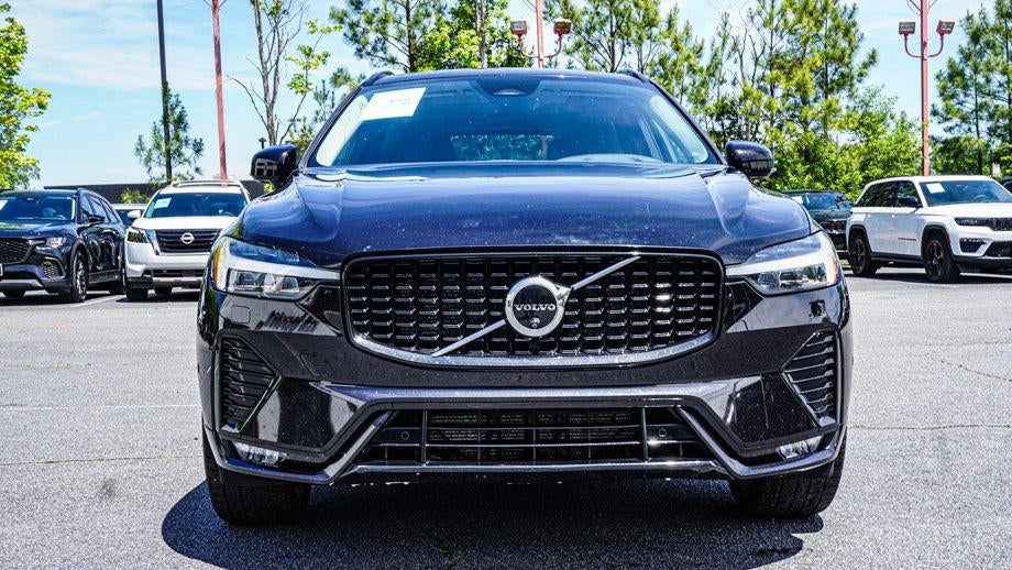 2024 Volvo XC60 B5 Plus Dark Theme