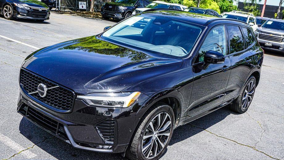 2024 Volvo XC60 B5 Plus Dark Theme