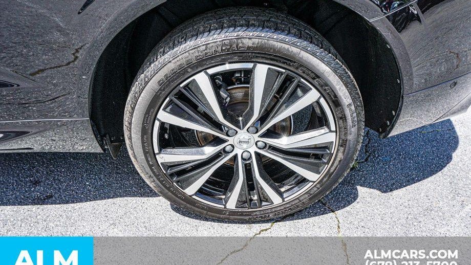 2024 Volvo XC60 B5 Plus Dark Theme