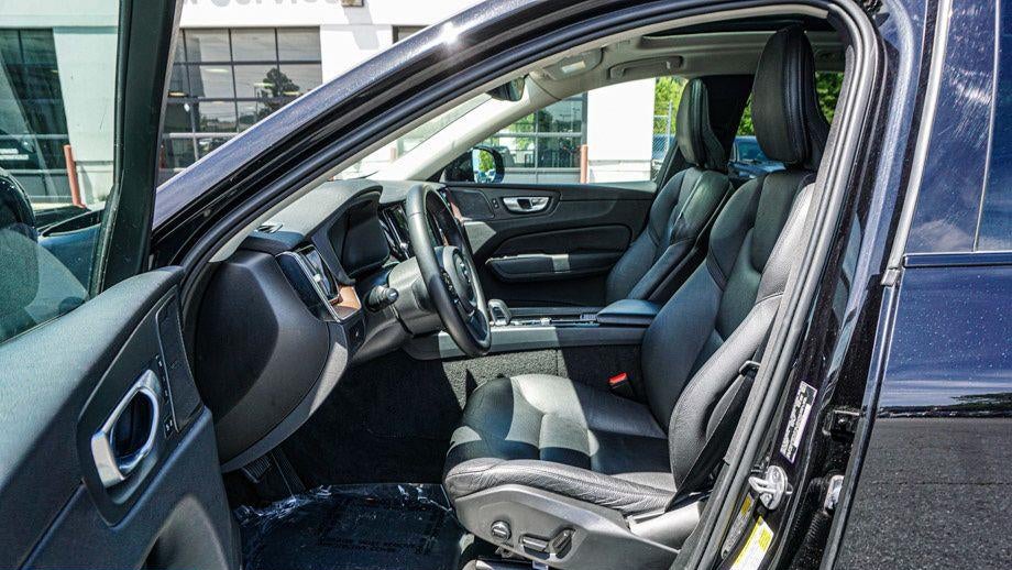 2024 Volvo XC60 B5 Plus Dark Theme